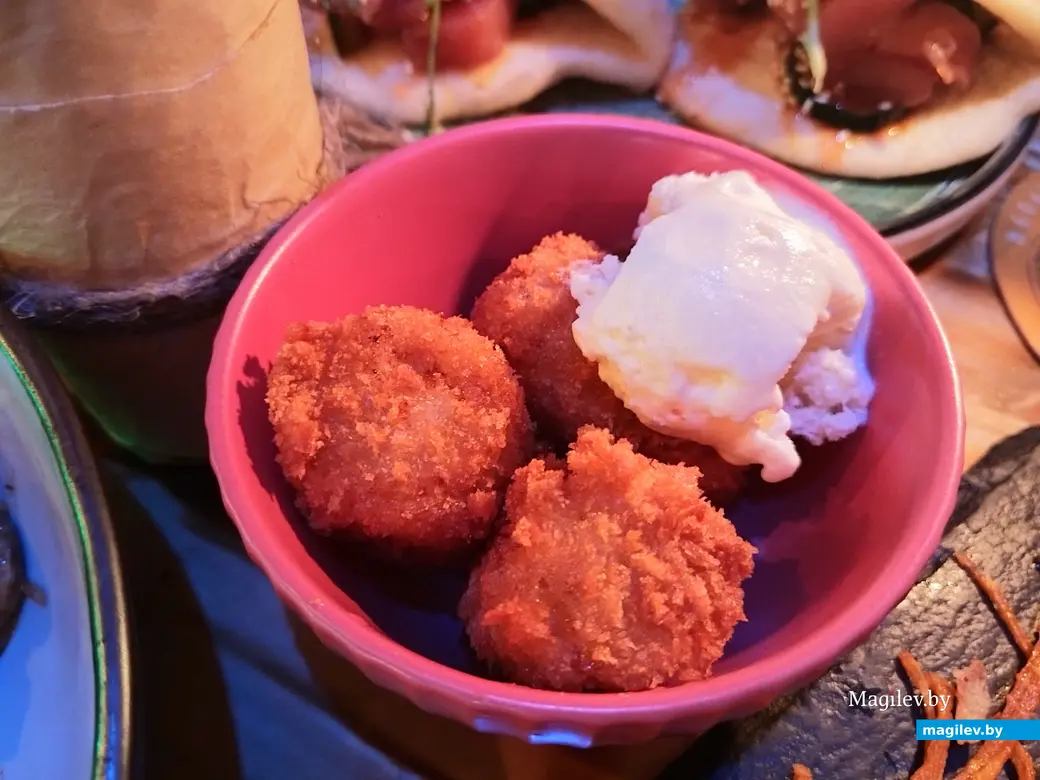 Ноябрь 2023 г. Могилев. Рестобар «Амазонка». 6-й «Гастрофест». Жареные тайские бананы.