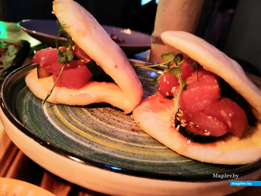 Ноябрь 2023 г. Могилев. Рестобар «Амазонка». 6-й «Гастрофест». Бао с пряным тунцом и огурцами Ким Чи.