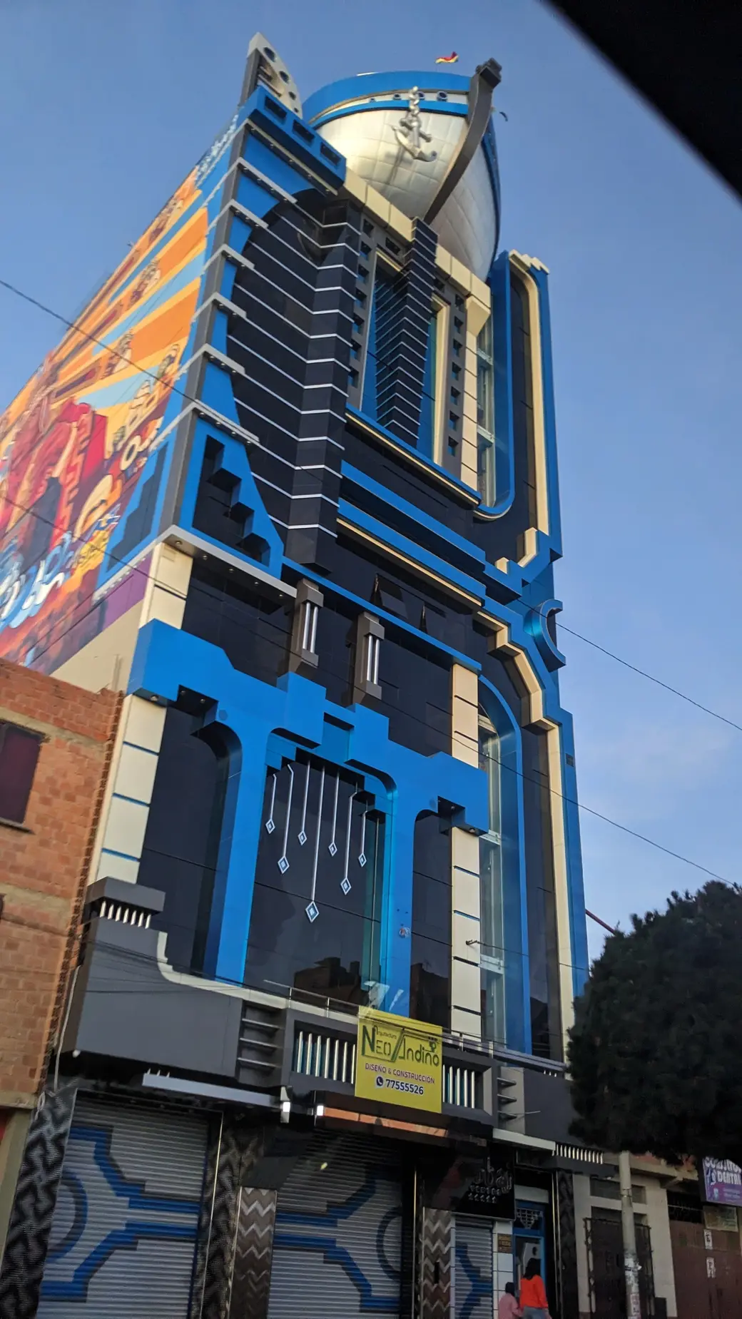 Здание «Титаник» в Эль-Альто. Боливия. Октябрь, 2023 г.