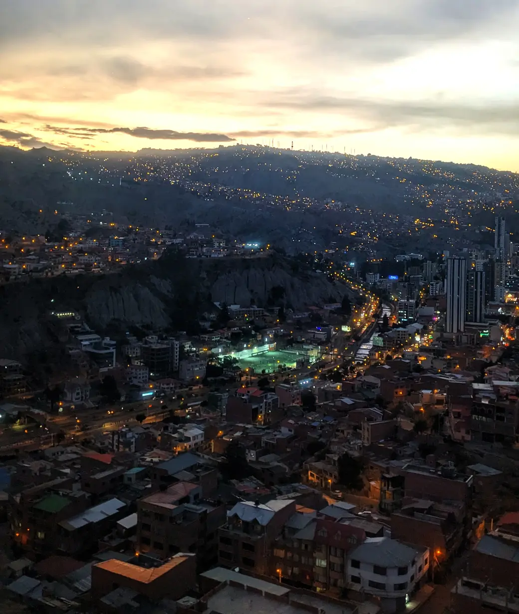 Вид на вечерний Ла-Пас. Боливия. Октябрь, 2023 г.