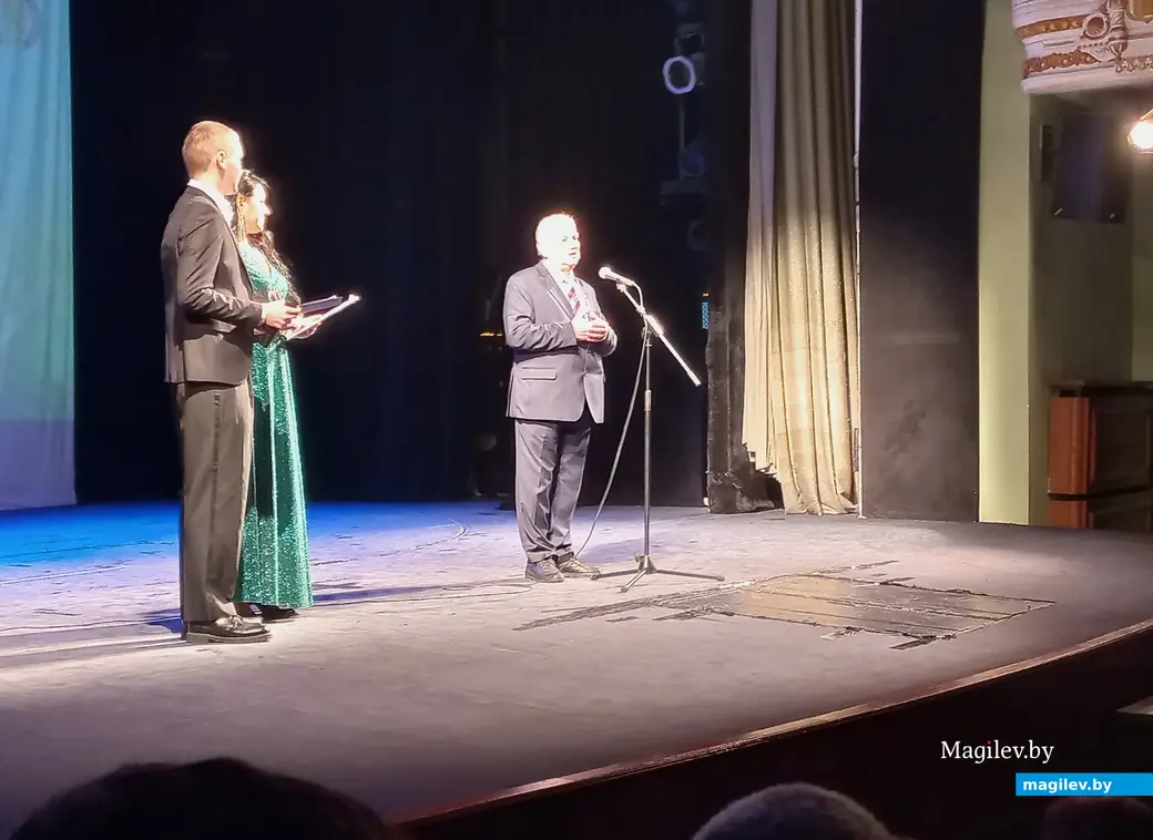 Юбилейный творческий вечер Алеся Казеко (справа). Могилев, драмтеатр, 28.11.23 г.