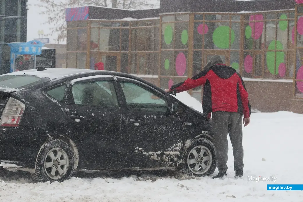 29 ноября 2023 г. Могилев снова заметает снегом!