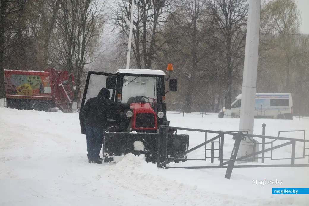 29 ноября 2023 г. Могилев снова заметает снегом!