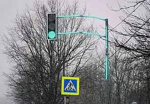 В Могилеве некоторые светофоры теперь светятся… целиком –  под цвет сигнала. Фотофакт