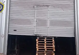 В Брестской области во время ремонта ворот погиб мужчина. Видео