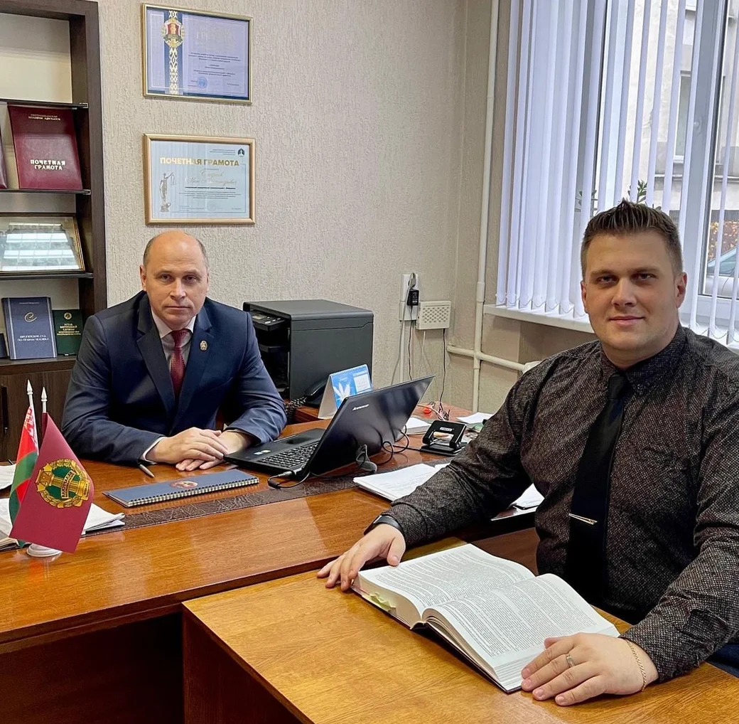 Слева направо: заведующий юридической консультацией Бобруйска Иван Смирнов и адвокат
