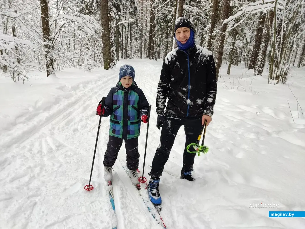 Любужский лесопарк, Могилев, 3.12.2023 г. Игорь и его сын Артем