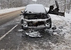 Около Любужа в Могилевском районе посреди трассы горел автомобиль