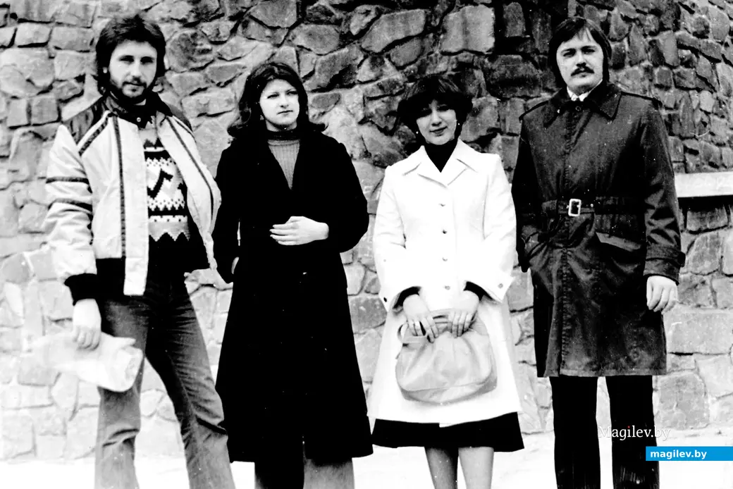 Как минимум один из четырех попавших в кадр молодых людей имеет отношение к педагогическому институту имени Аркадия Кулешова. Могилев, 1970-е годы.