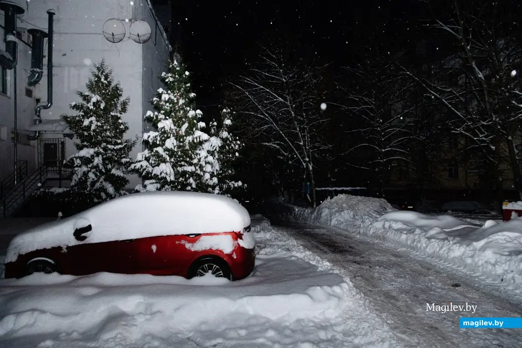 Декабрь 2023 г. Могилев. Вечерняя снежная сказка.