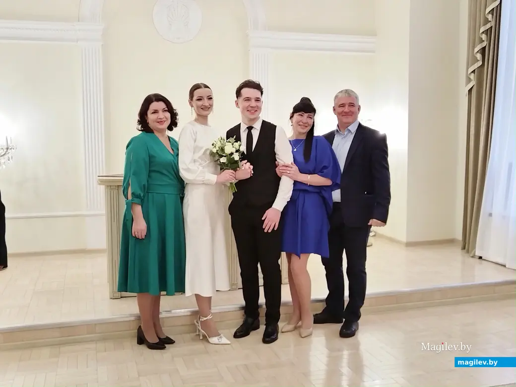 Могилев. ЗАГС. 08.12.2023 г. Диана и Павел Беляцкие с родителями.