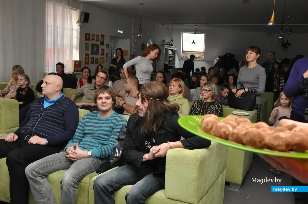 Леннон на благотворительном аукционе в «Чердаке». Могилев, 2014 г.