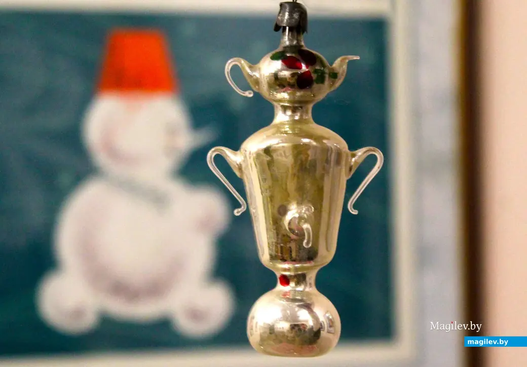 Выставка елочных игрушек и новогодних открыток. Этнографический музей Могилева. Декабрь 2023 года.