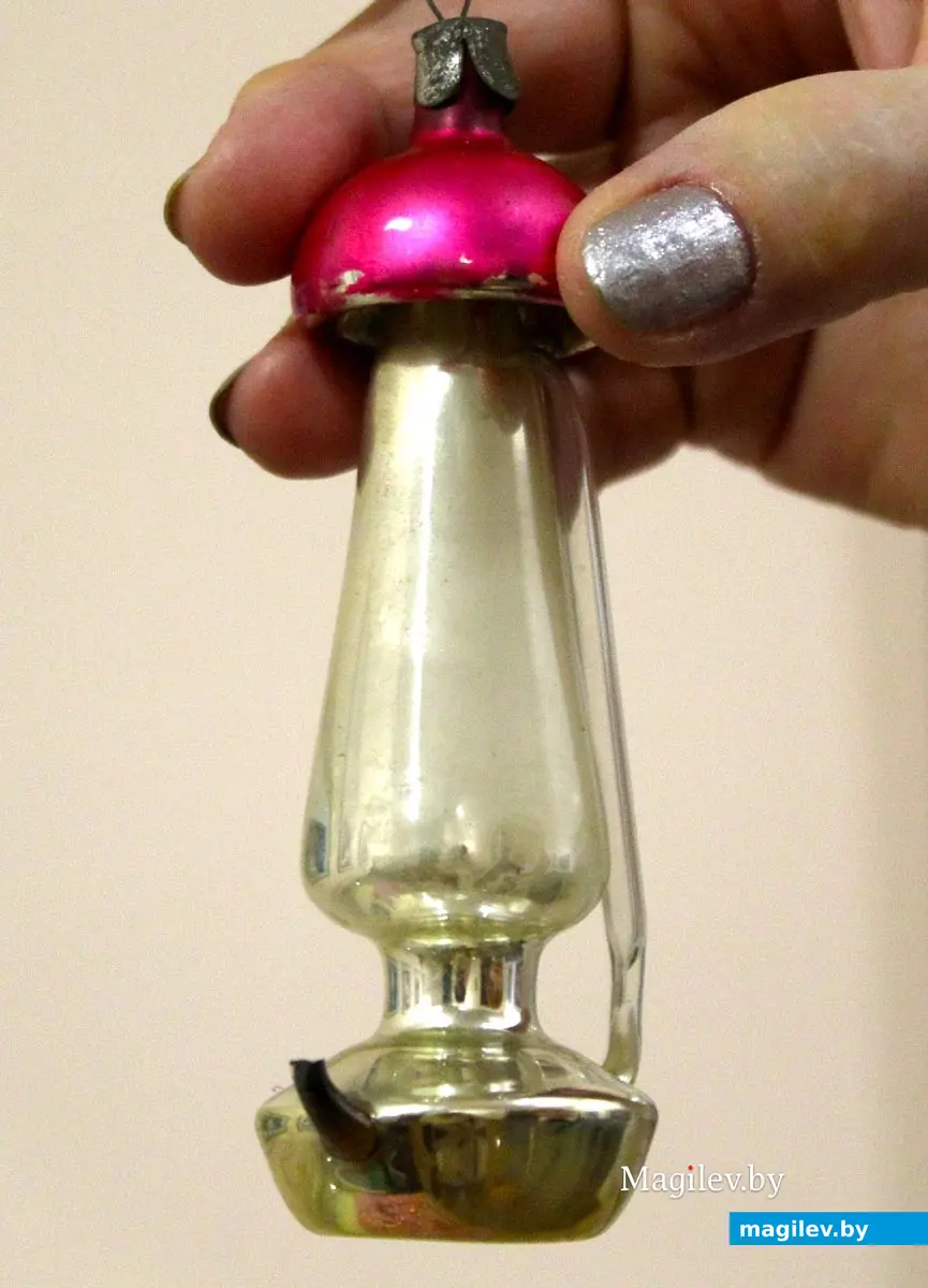 Выставка елочных игрушек и новогодних открыток. Этнографический музей Могилева. Декабрь 2023 года.