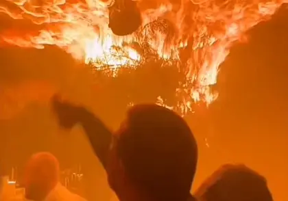 В минском ресторане загорелась елка. Жертв нет (видео)
