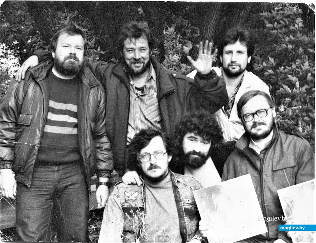 Вася Мак (справа в очках) и его друзья. Могилев, 9 октября, 1990 года.