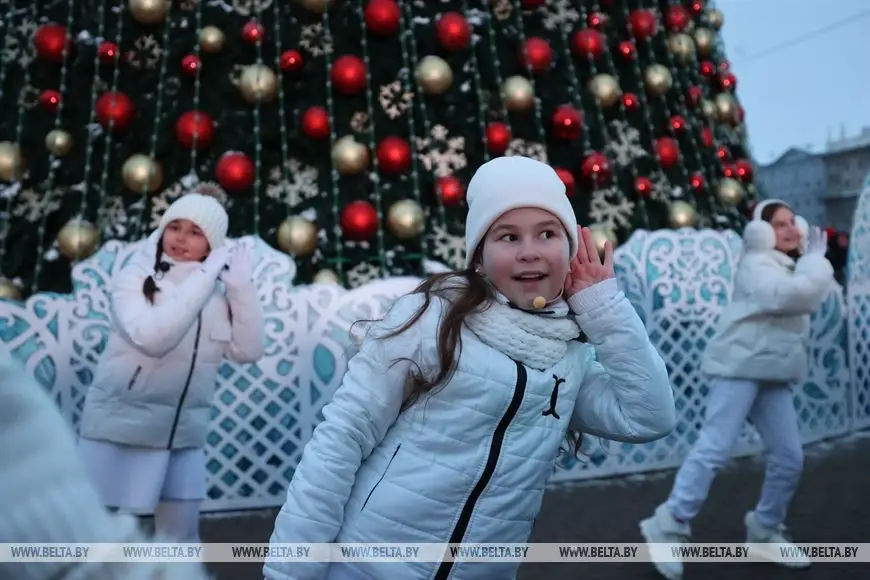 10 декабря 2023 года. В Минске зажгли новогодние огни на главной елке страны.