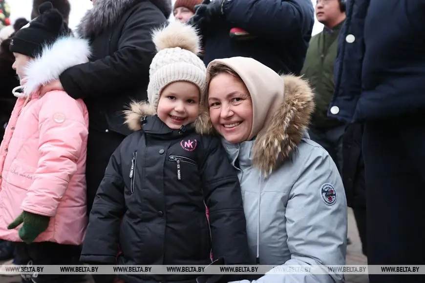 10 декабря 2023 года. В Минске зажгли новогодние огни на главной елке страны.