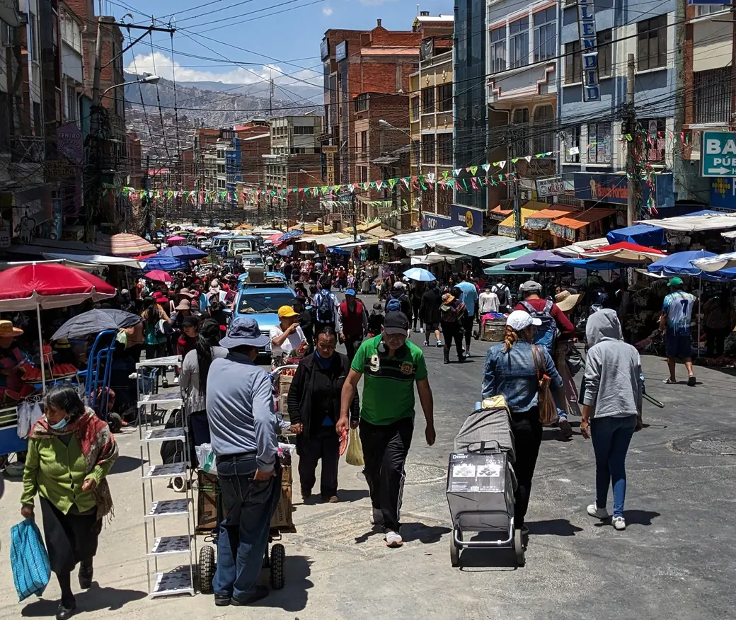 Уличный рынок. Ла-Пас, Боливия. Октябрь, 2023.