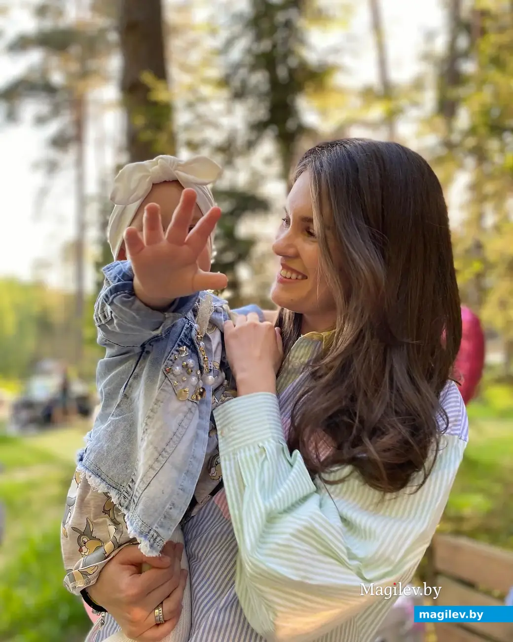 «Бицепсы мы себе уже накачали». Как могилевчане создали семейный бизнес по производству сыродавленного масла. Анна Наумовец с дочерью Полиной.