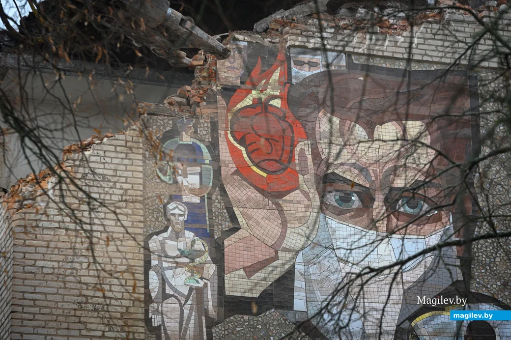11.12.2023. Бобруйск. Демонтаж старого хирургического корпуса больницы скорой медицинской помощи