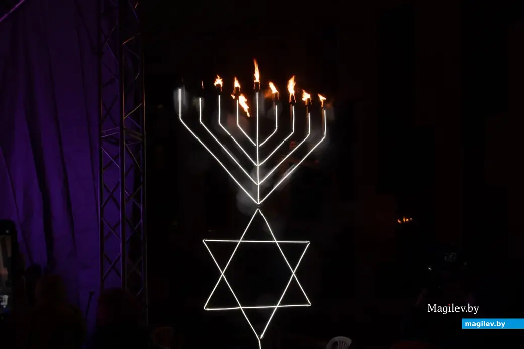 12 ноября 2023 г. Могилев. У нового здания еврейского центра на Ленинской прошел праздник Ханука.