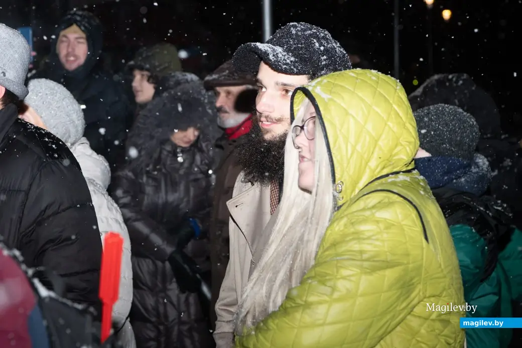 12 ноября 2023 г. Могилев. У нового здания еврейского центра на Ленинской прошел праздник Ханука.