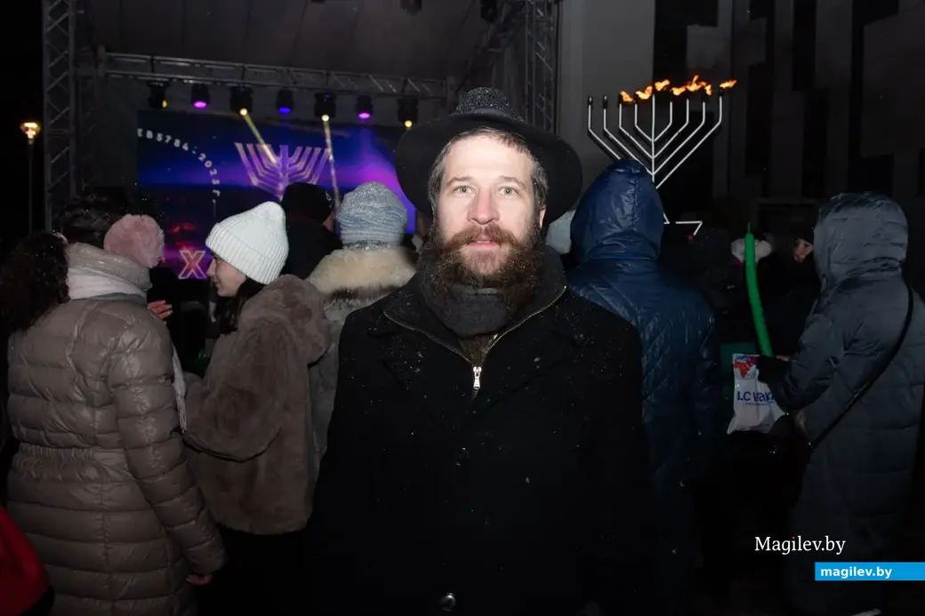 12 ноября 2023 г. Могилев. У нового здания еврейского центра на Ленинской прошел праздник Ханука.