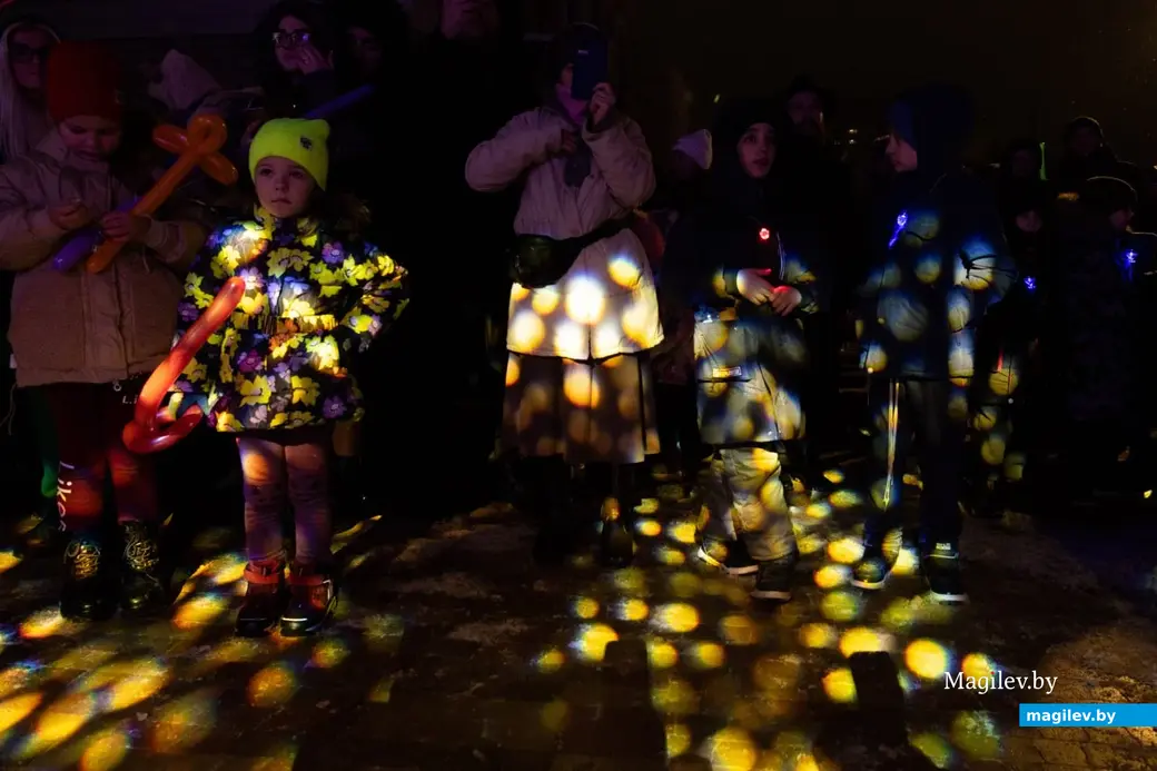 12 ноября 2023 г. Могилев. У нового здания еврейского центра на Ленинской прошел праздник Ханука.