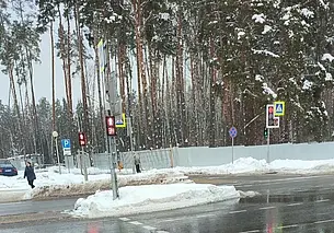 Стоянка возле детской областной больницы перекрыта. Где поставить машину?