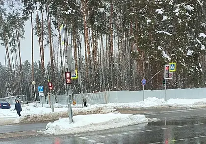 Стоянка возле детской областной больницы перекрыта. Где поставить машину?