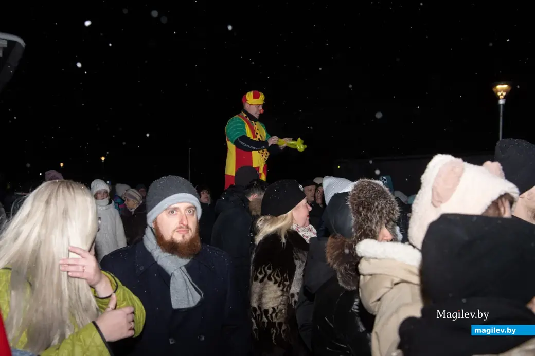 12 ноября 2023 г. Могилев. У нового здания еврейского центра на Ленинской прошел праздник Ханука.