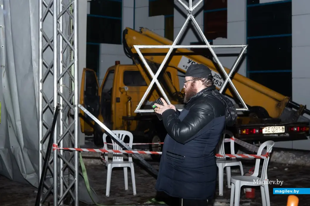 12 ноября 2023 г. Могилев. У нового здания еврейского центра на Ленинской прошел праздник Ханука.