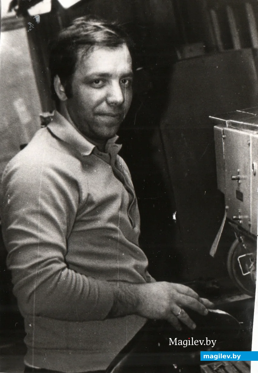 Анатолий Поляков на Фабрике индпошива и ремонта обуви. Бобруйск, 1980-е.