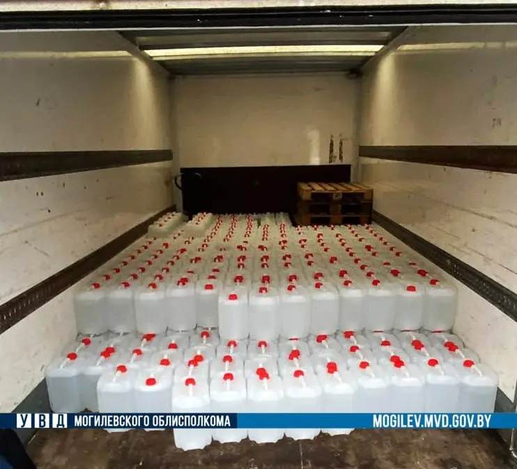 В Быховском районе задержан грузовик с нелегальным спиртом. Фото: УВД облисполкома