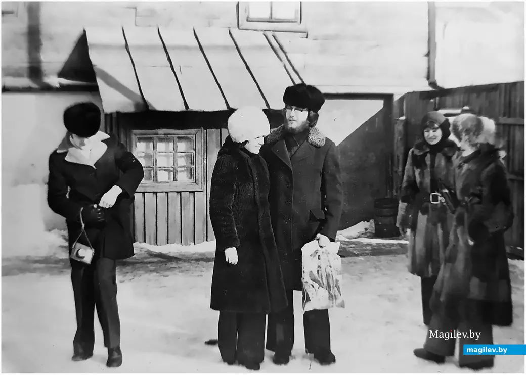 Одна шапка лучше другой. Могилев, 1970-е годы.