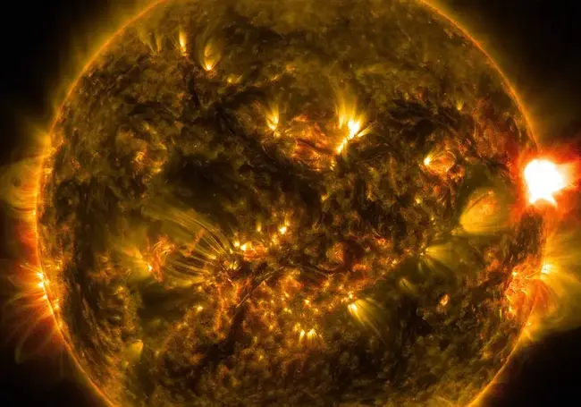 На Солнце произошла самая сильная вспышка за последние 6 лет