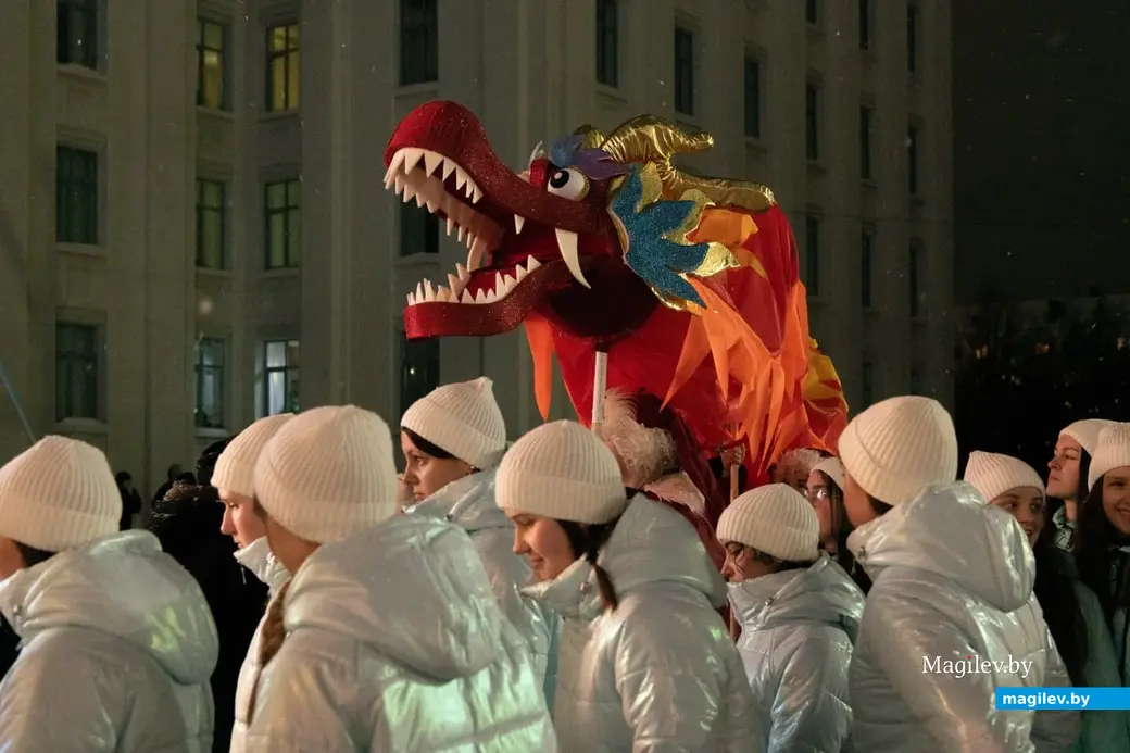 15 декабря 2023 г. Могилев, пл. Ленина. На главной елке зажгли огни!