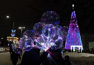 В Могилеве зажгли огни на главной елке. Фотофакт