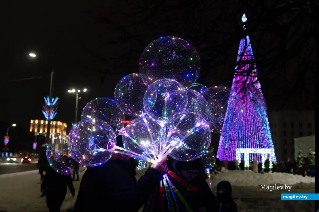 15 декабря 2023 г. Могилев, пл. Ленина. На главной елке зажгли огни!