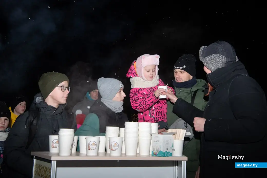 15 декабря 2023 г. Могилев, пл. Ленина. На главной елке зажгли огни!