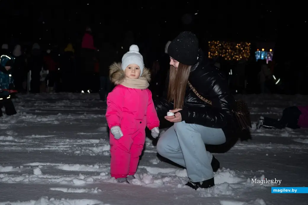 15 декабря 2023 г. Могилев, пл. Ленина. На главной елке зажгли огни!