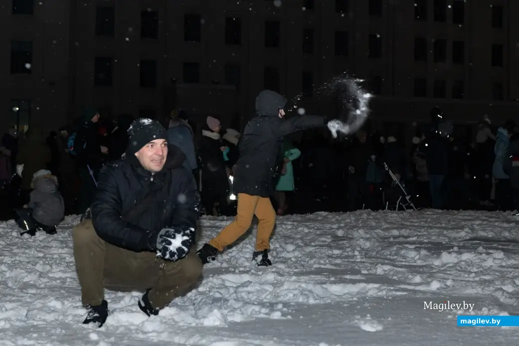 15 декабря 2023 г. Могилев, пл. Ленина. На главной елке зажгли огни!