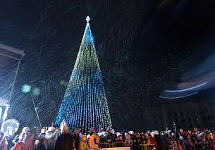 В Гомеле – огромный каток у елки, в Бресте – карусели