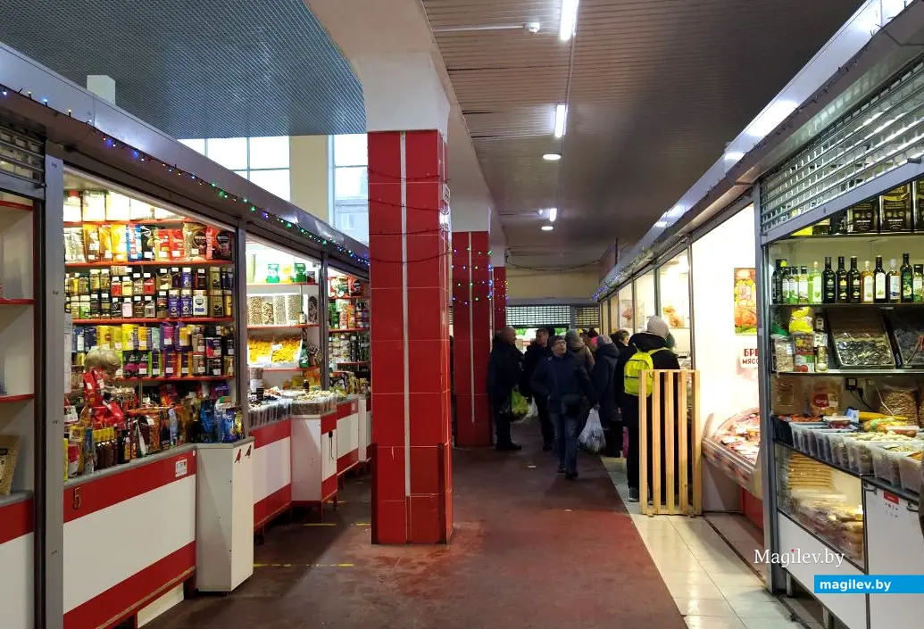 Что почем: на рынках и в магазинах Могилева выбирали специи для запекания мяса и глинтвейна. Минский (Центральный) рынок. Декабрь 2023 года.