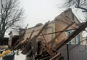 В Славгороде под тяжестью снега рухнула крыша жилого дома