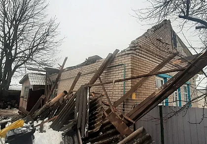 В Славгороде под тяжестью снега рухнула крыша жилого дома
