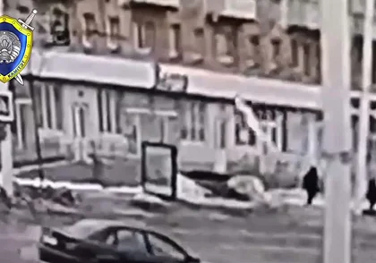 В Витебске глыба снега со льдом упала на женщину. Она погибла