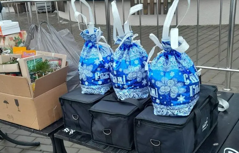 Могилевский парк Подниколья наградил победителей конкурса елочных игрушек. Декабрь 2023 года. Фото Юрия Макацария.