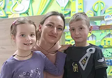 «Петя улавливает шепот с 5 метров…». Как могилевский мальчик с глухотой стал слышать и ходить в обычный детсад